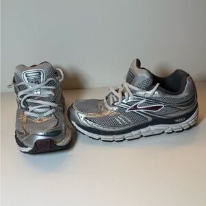Brooks Addiction 10 Sneakers Women's Gray  Lace Up Shoes Size 7.5